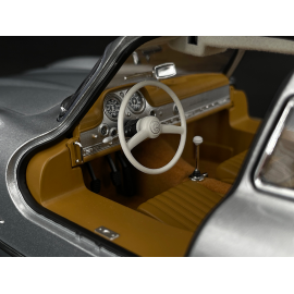 Mercedes-Benz 300 SL 1954 mit Flügeltüren Silbergrau 1/18 Norev 183857