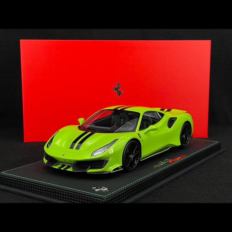 Ferrari 488 Pista 2018 Verde Germoglio / Schwarze Streifen / Carbon Felgen 1/18 BBR Models P18145O