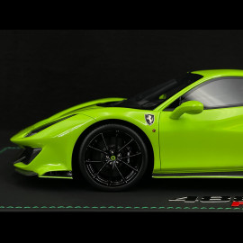 Ferrari 488 Pista 2018 Verde Germoglio / Schwarze Streifen / Carbon Felgen 1/18 BBR Models P18145O