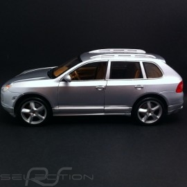 Porsche Cayenne Turbo Exclusive gris 1/18 Maisto 31113