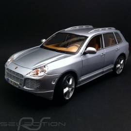 Porsche Cayenne Turbo Exclusive grau 1/18 Maisto 31113