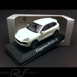 Porsche Cayenne Turbo S 2012 weiß 1/43 Minichamps WAP0200220C