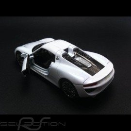 Porsche 918 Spyder white pull  back toy Welly MAP01026016