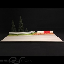 Diorama Dekor Rennstrecke Gerade mit Bäume, rot und weiß Reifen und Vibrator 1/43