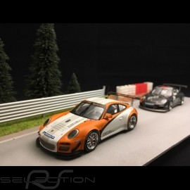 Track decor diorama straight with trees red and white tyres and vibrator 1/43