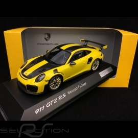 Porsche 911 GT2 RS typ 991 Weissach Package gelb / schwarz 1/43 Spark WAP0201520J