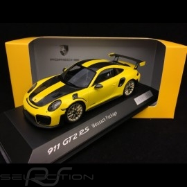 Porsche 911 GT2 RS type 991 Weissach Package yellow / black 1/43 Spark WAP0201520J