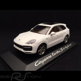 Porsche Cayenne Turbo S e-hybrid 2019 Carrara white 1/43 Minichamps WAP0203140K