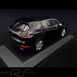 Porsche Cayenne 2017 deep black 1/43 Minichamps 410066301 deep black Tiefschwarz 