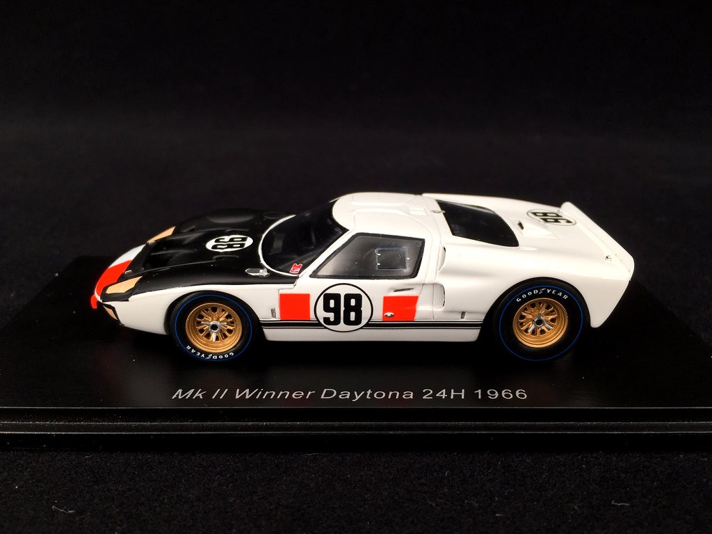 Ford GT40 Mk II n° 98 winner 24h Daytona 1966 Ken Miles 1/43 Spark