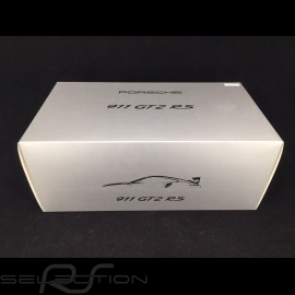 Porsche 911 GT2 RS typ 991 silber / schwarz 1/18 Spark WAP0211510J