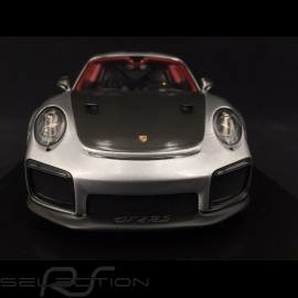 Porsche 911 GT2 RS typ 991 silber / schwarz 1/18 Spark WAP0211510J