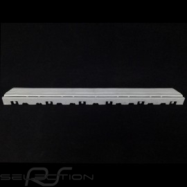 Abgeschrägter Bordstein für Premium-Garagenplatte - Farbe Weiss-alu grau RAL9006 - 4er-Satz - mit Ösen