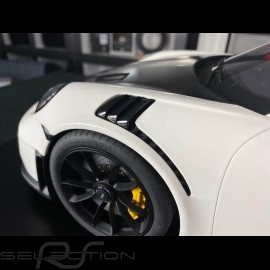 Porsche 911 GT2 RS type 991.2 2018 White 1/8 Minichamps 800620000