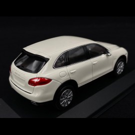 Porsche Cayenne S Hybrid 2011 white 1/43 Minichamps WAP0200040B