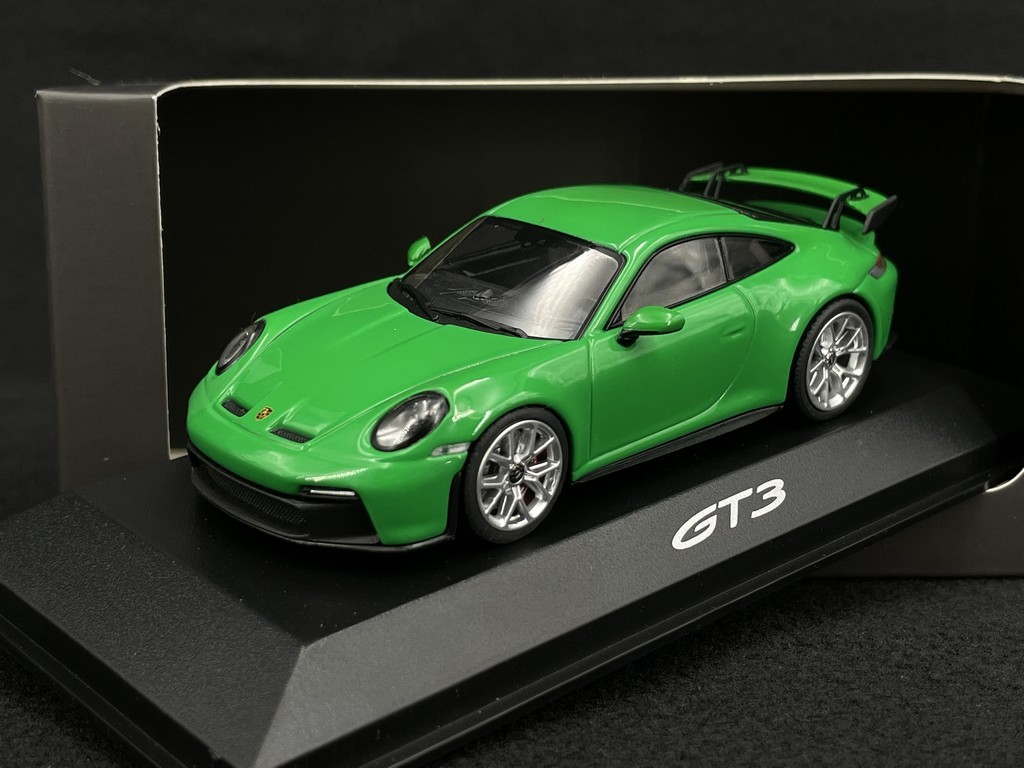Porsche 911 GT3 (992) - Pythongrün - Minichamps 1:43 - Réf WAP0201500NGT3 - Neuf