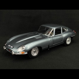 Jaguar Type E Coupe 1961 Silber Blau Metallic 1/18 Bburago 12044