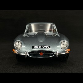 Jaguar Type E Coupe 1961 Silber Blau Metallic 1/18 Bburago 12044