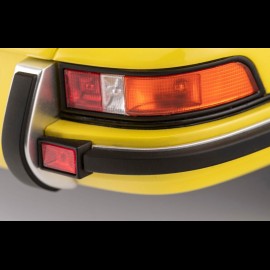 Porsche 911 Carrera RS 2.7 Lightweight 1972 Lichtgelb / Grüne Streifen 1/8 Minichamps 800653009